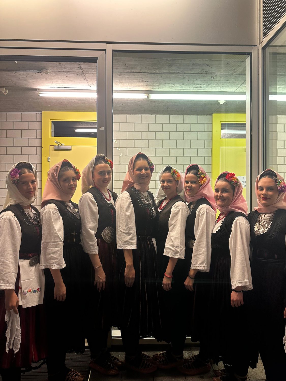 Die Optimisti in Tracht