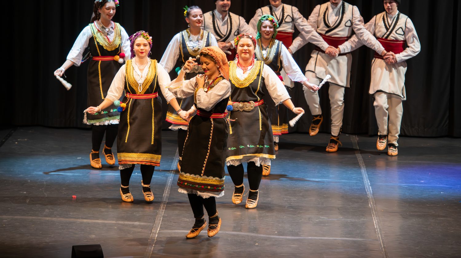Prvi ansambl auf der Bühne in Lausanne